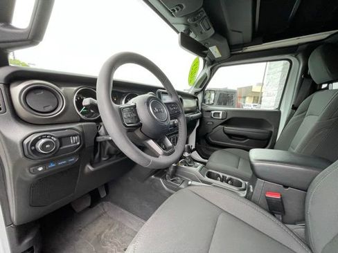 Used 2023 Jeep Wrangler Unlimited w/ Sun & Screen Package AWD/4WD image 11