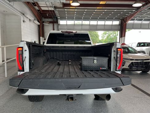 Used 2024 GMC Sierra 3500 AT4 w/ AT4 Premium Plus Package AWD/4WD image 8