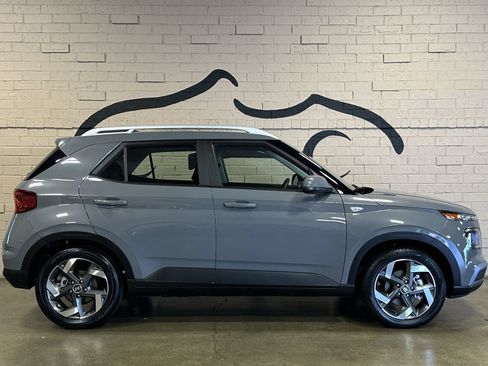 Used 2022 Hyundai Venue SEL w/ Cargo Package FWD image 3