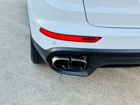 Used 2015 Porsche Cayenne Turbo image 17