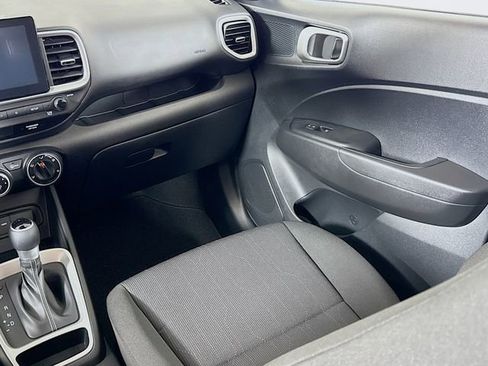 Certified 2022 Hyundai Venue SE image 23