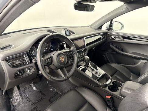 Certified 2024 Porsche Macan AWD/4WD image 4