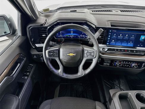 Used 2025 Chevrolet Silverado 1500 LT AWD/4WD image 22