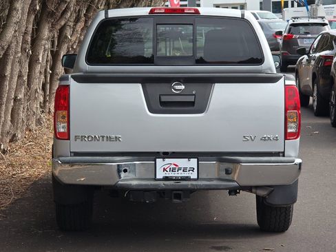 Used 2019 Nissan Frontier SV image 5