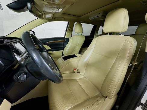 Used 2017 Toyota Highlander Limited w/ Carpet Mat Package AWD/4WD image 22
