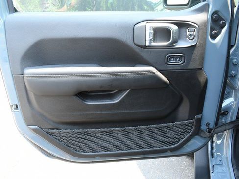 Used 2025 Jeep Wrangler Unlimited Rubicon 392 AWD/4WD image 13