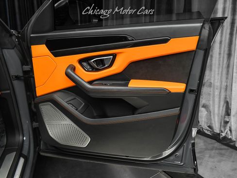Used 2021 Lamborghini Urus AWD/4WD image 36