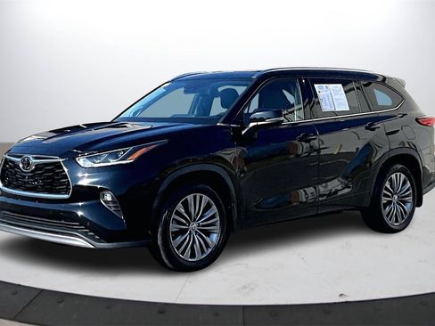 Used 2021 Toyota Highlander Platinum image 4