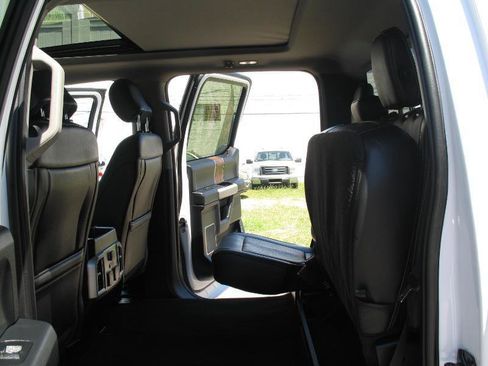 Used 2019 Ford F150 Lariat w/ Equipment Group 502A Luxury AWD/4WD image 29