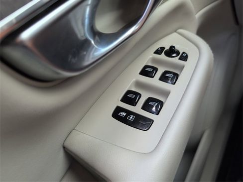 Certified 2023 Volvo XC90 B6 Core image 32