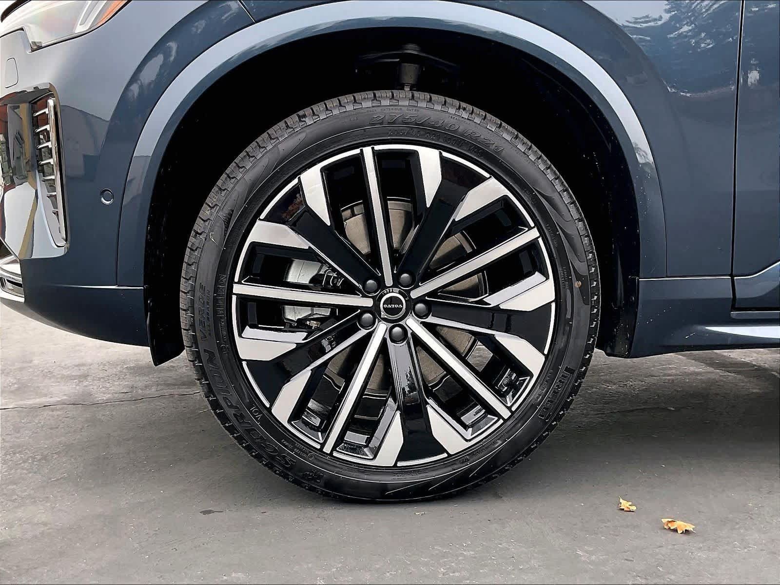 New 2026 Volvo XC90 B5 Plus w/ Protection Package AWD/4WD image 14