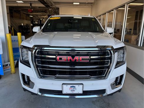 Used 2023 GMC Yukon XL SLT AWD/4WD image 3
