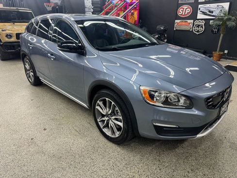 Used 2018 Volvo V60 T5 Cross Country w/ Convenience Package image 7