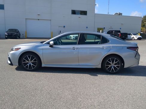 Used 2023 Toyota Camry SE image 16