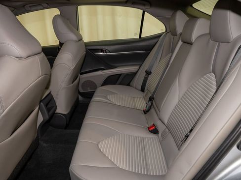 Certified 2020 Toyota Camry SE image 7