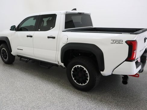 Used 2026 Toyota Tacoma TRD Off-Road AWD/4WD image 9