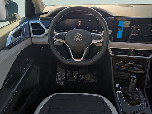 New 2026 Volkswagen Taos SE image 14