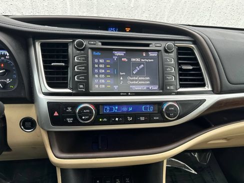 Used 2015 Toyota Highlander Limited w/ Driver Technology Package AWD/4WD image 44
