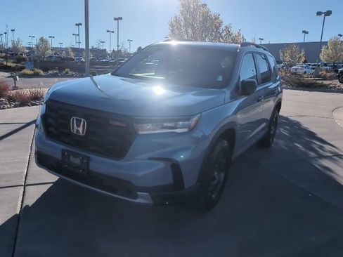 Used 2025 Honda Pilot TrailSport image 3