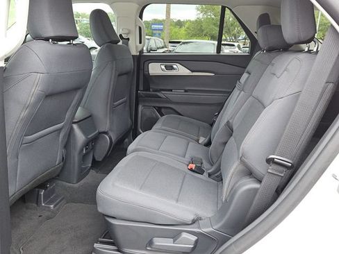 Used 2025 Ford Explorer Active AWD/4WD image 5