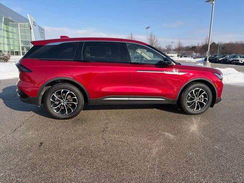 Used 2025 Lincoln Nautilus Premier w/ Equipment Group 102A image 8