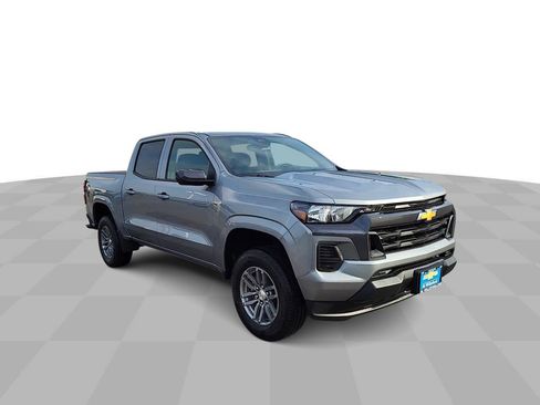 New 2025 Chevrolet Colorado LT image 2