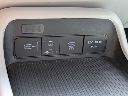 Used 2025 Hyundai Kona SEL FWD image 23