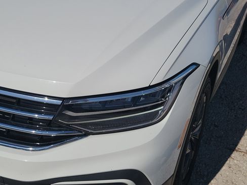 Used 2024 Volkswagen Tiguan SE image 9