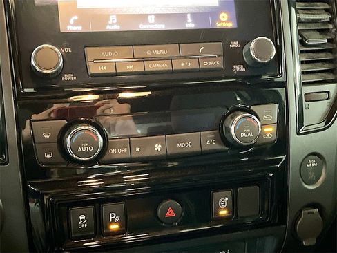 Used 2023 Nissan Titan SV w/ SV Convenience Package image 16