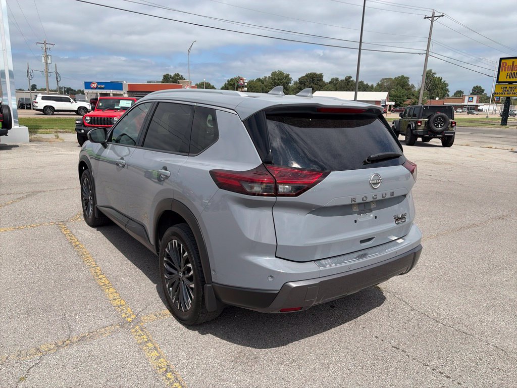 Used 2025 Nissan Rogue SL w/ Tech Package AWD/4WD image 4
