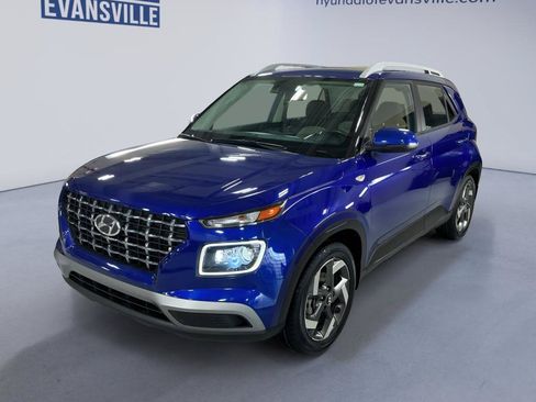 Used 2021 Hyundai Venue SEL w/ Premium Package FWD image 2