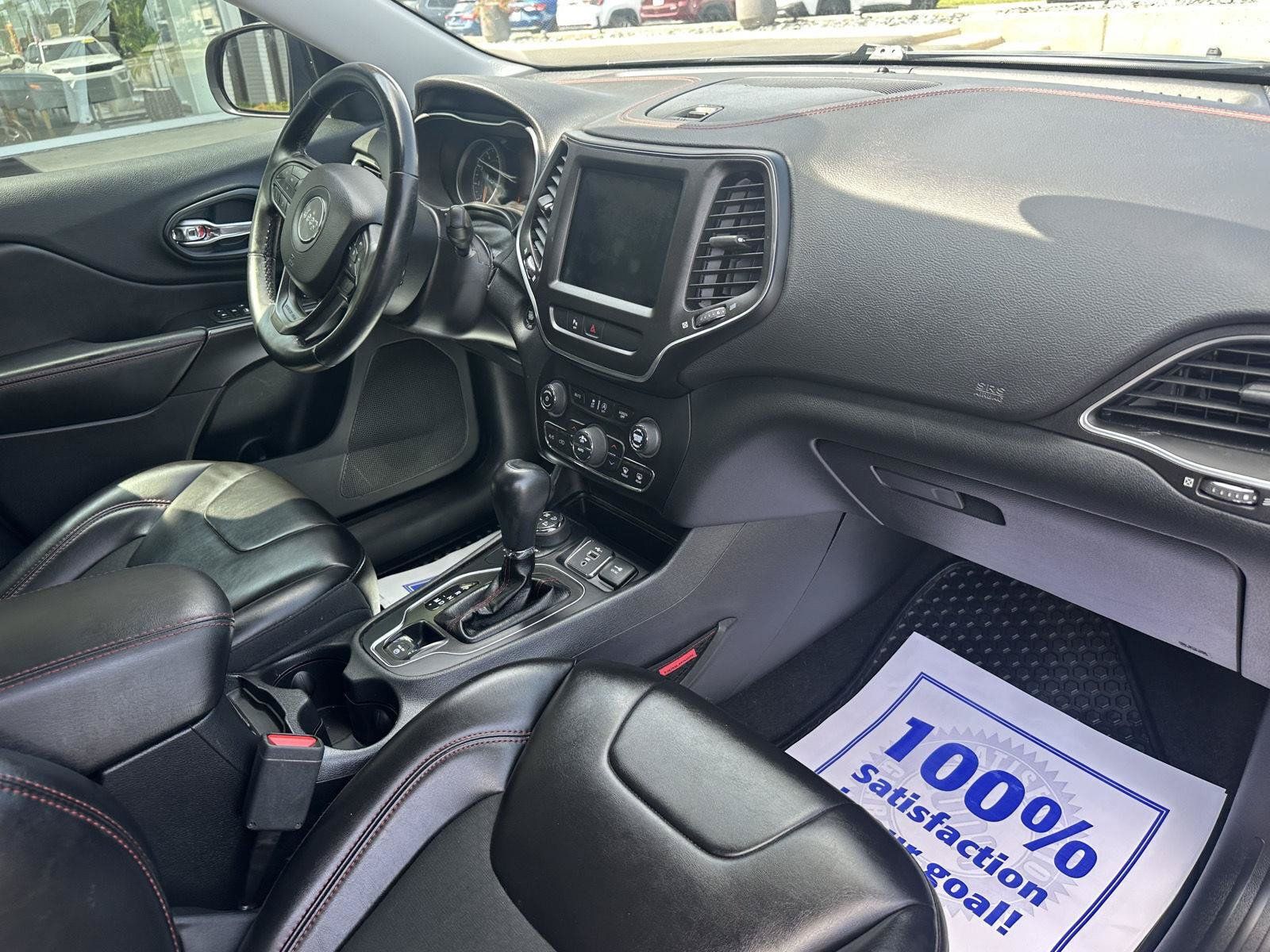 Used 2019 Jeep Cherokee Trailhawk w/ Comfort/Convenience Group AWD/4WD image 25