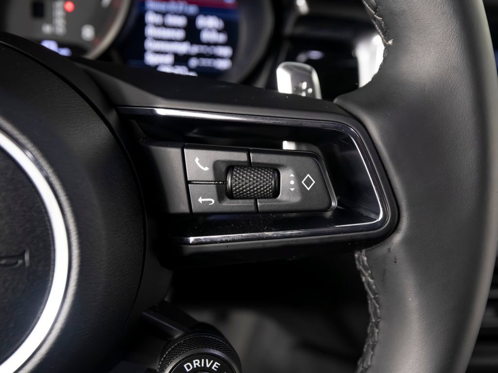 Certified 2026 Porsche Macan AWD/4WD image 25
