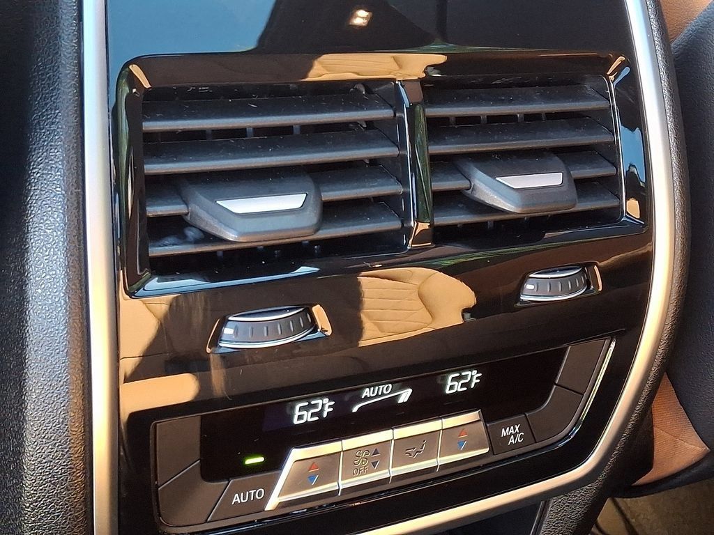 Used 2026 BMW X7 xDrive40i w/ M Sport Package AWD/4WD image 12