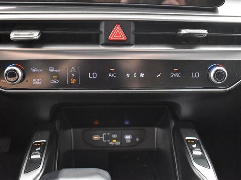 Certified 2025 Kia Sorento S image 20
