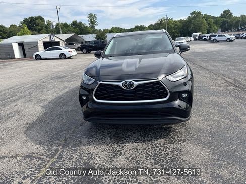 Used 2023 Toyota Highlander XLE FWD image 3