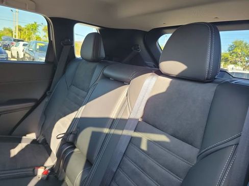 Used 2025 Mitsubishi Outlander SE image 15