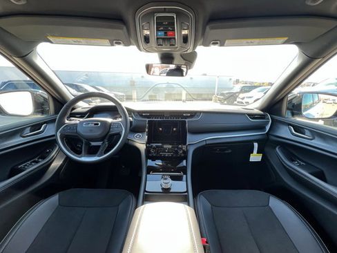 New 2025 Jeep Grand Cherokee 4WD image 9