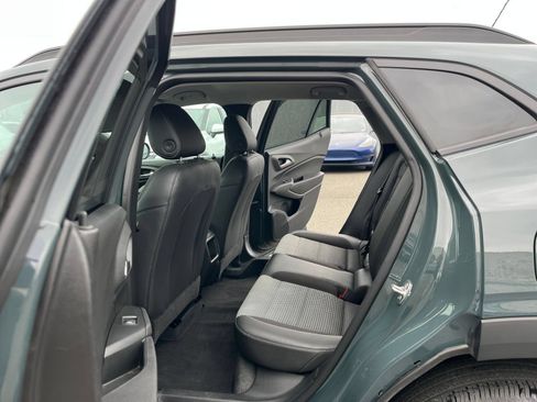 Used 2025 Chevrolet Trax LT w/ LT Convenience Package FWD image 26