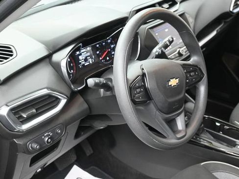 Used 2023 Chevrolet TrailBlazer LT FWD image 12