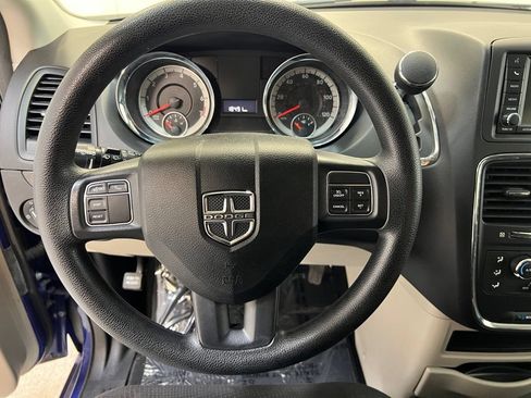 Used 2018 Dodge Grand Caravan SE w/ UConnect Hands-Free Group FWD image 19