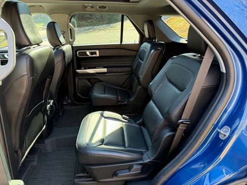 Used 2022 Ford Explorer XLT w/ Equipment Group 202A image 13