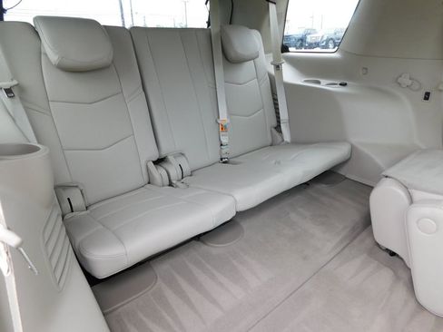 Used 2020 Cadillac Escalade Luxury w/ LPO, Radiant Package AWD/4WD image 34