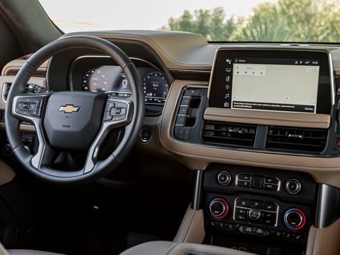 Used 2023 Chevrolet Suburban Premier w/ Premium Package AWD/4WD image 22