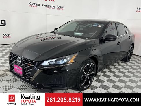 Used 2024 Nissan Altima 2.5 SR w/ SR Premium Package image 9