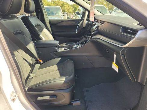 New 2025 Jeep Grand Cherokee Altitude RWD image 14