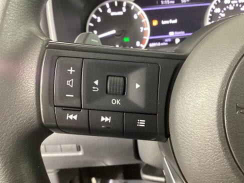 Used 2022 Nissan Rogue S image 21