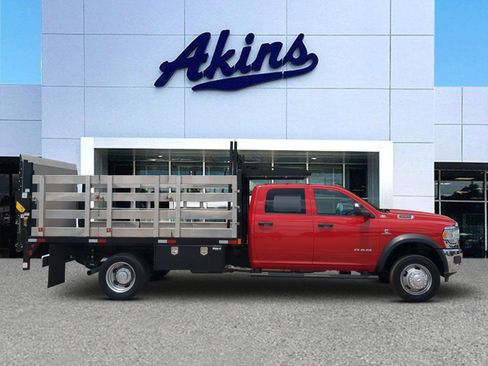 Used 2022 RAM 5500 Tradesman w/ Chrome Appearance Group RWD image 1