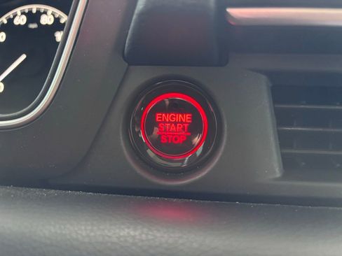 Used 2025 Honda Pilot Touring image 32