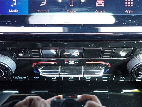 Certified 2025 Jeep Grand Cherokee Limited w/ Trailer Tow Package image 22